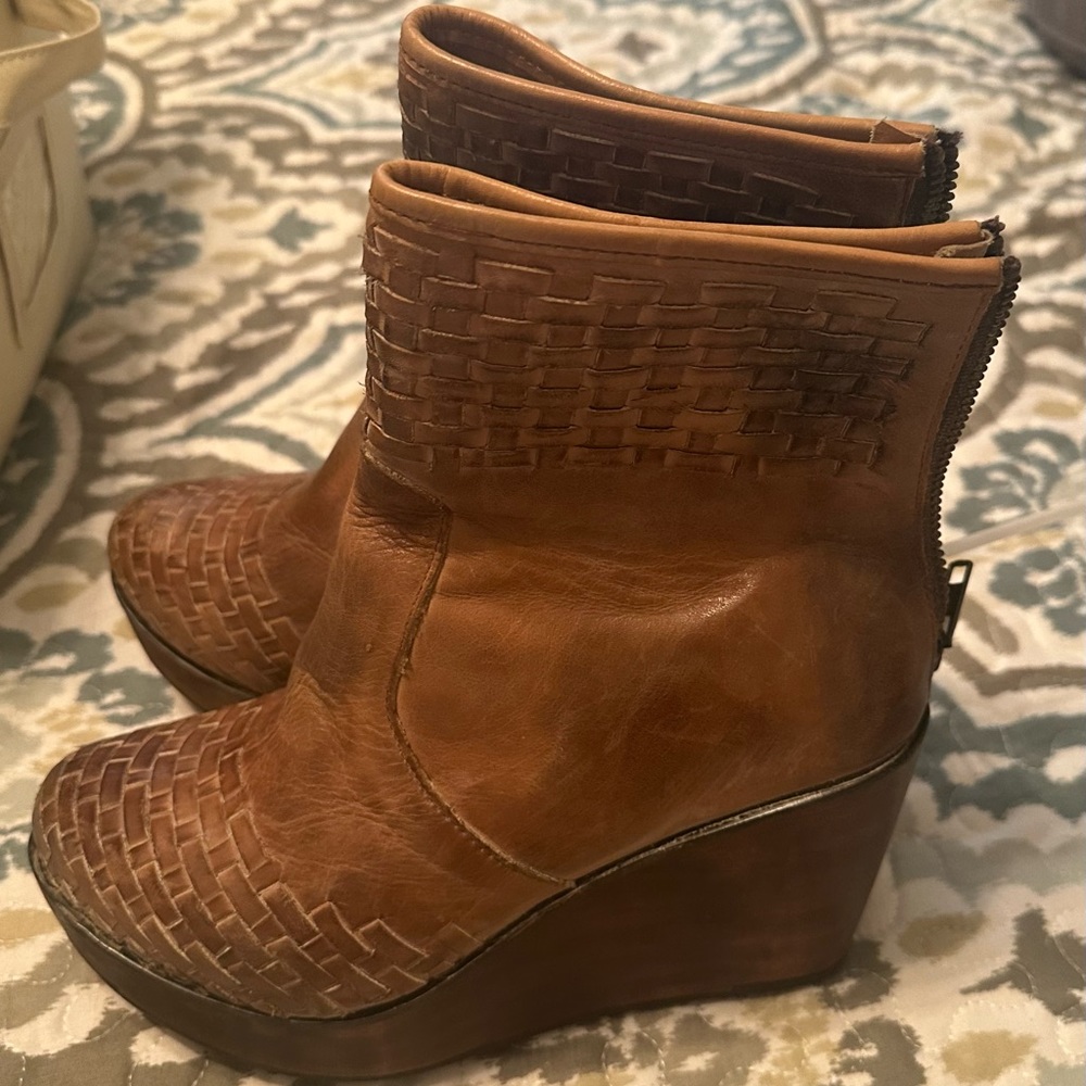 Bed Stu Boots Size 8.5 woven leather